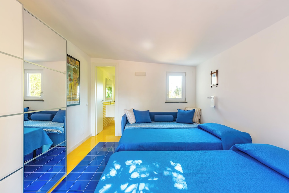 Capri Turquoise by Napoliapartments