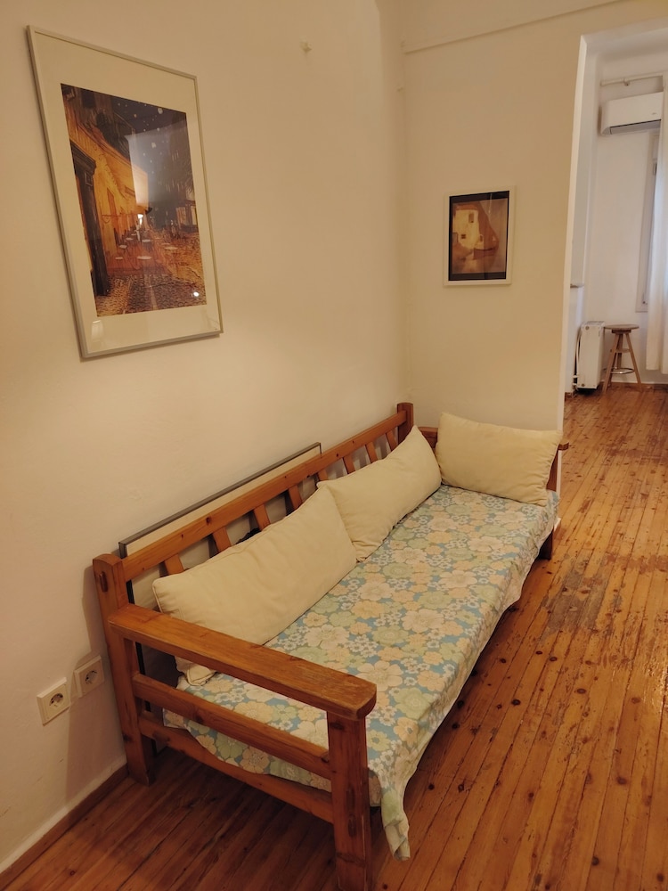 Large Studio/family Apartment