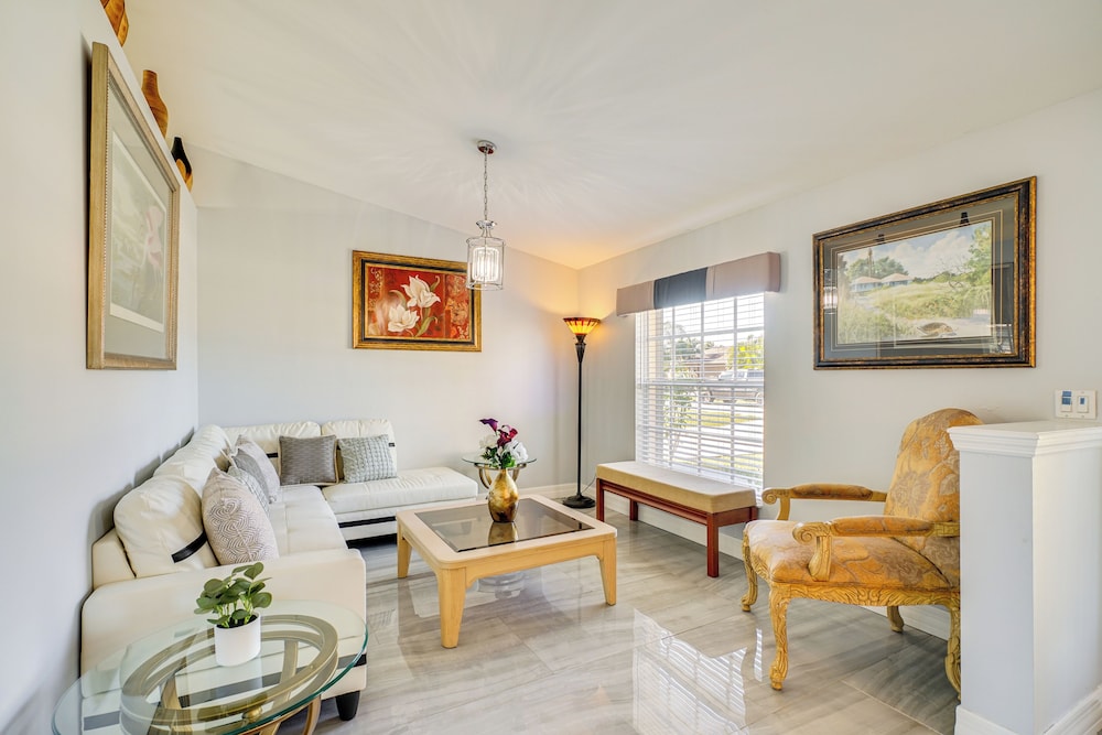 ~ 5 Mi to Beach & Dtwn: Home in Cape Coral!