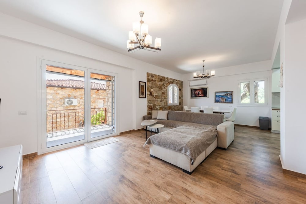 Siar The Large Villa