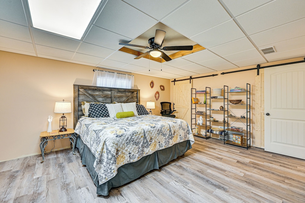 Easy I-30 Access: Cozy Texarkana Apt w/ Essentials