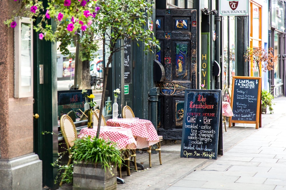 Cathcart Road IV by Onefinestay