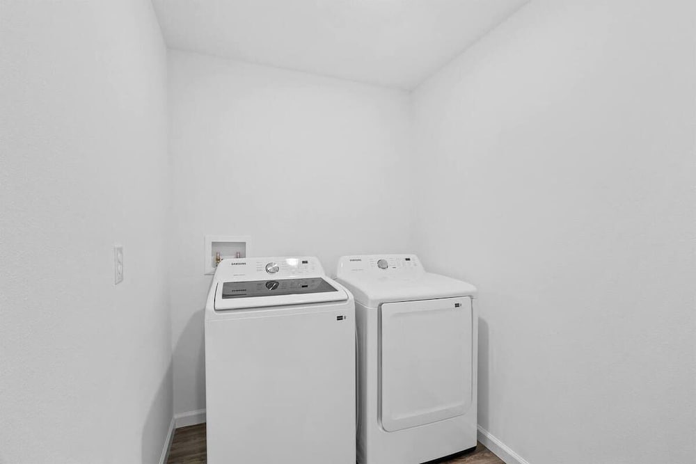Springhill Retreat! 3 Bed, 2 Bath!