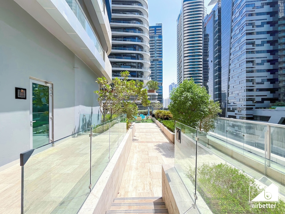 Elegant 2-bed Retreat Stunning Downtown Views
