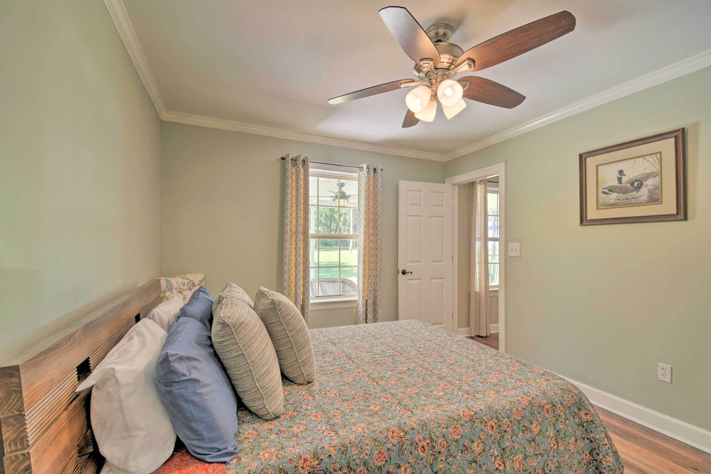 Peaceful Fairhope Cottage w/ Covered Patio! view 5