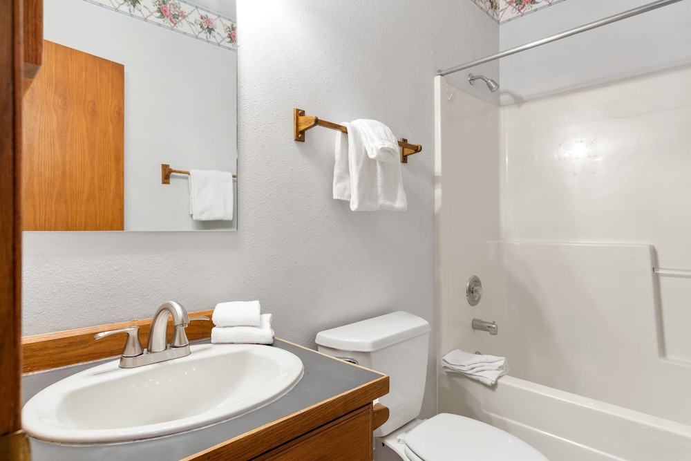 Cimarron Lodge 14 by Avantstay Ski-in Ski-out Property in Complex w Two Hot Tubs Permit 3601