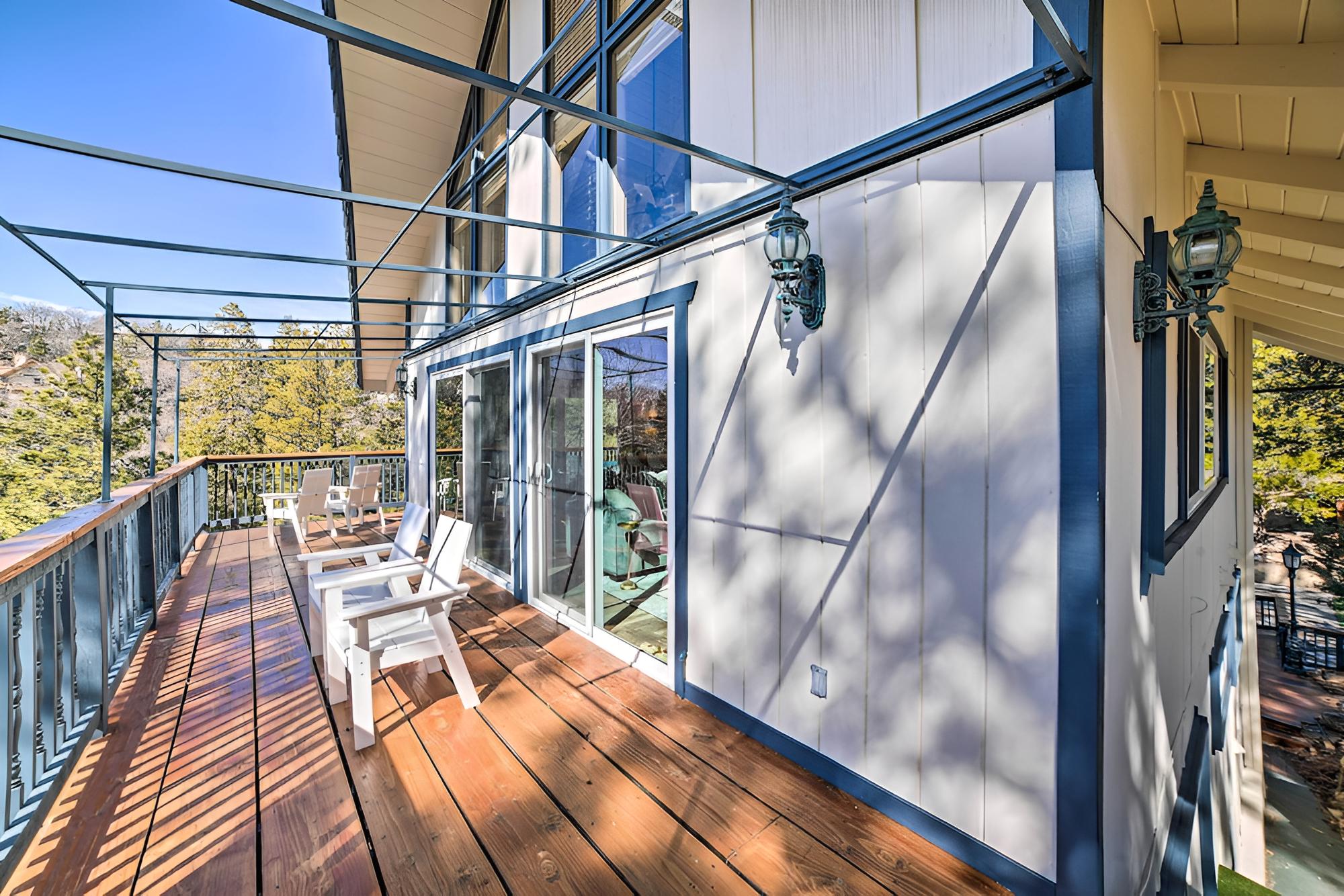 Lake Arrowhead Cabin: Private Deck & Hot Tub! view 4