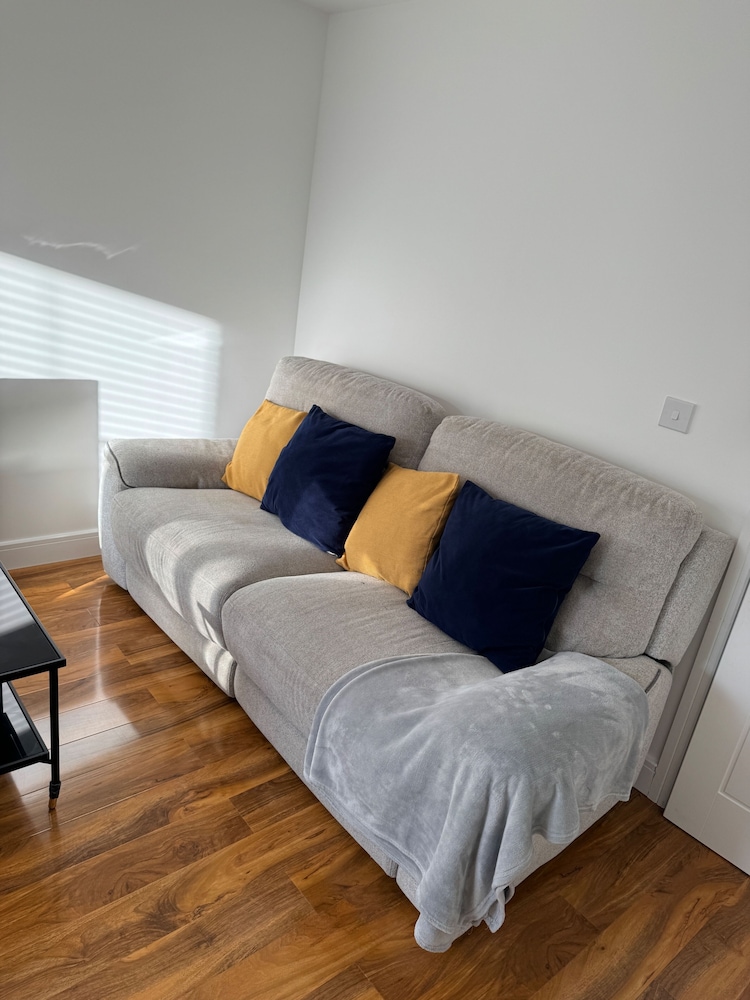 Luxurious Home Near Luton Airport. Suitable for Families and Contractors
