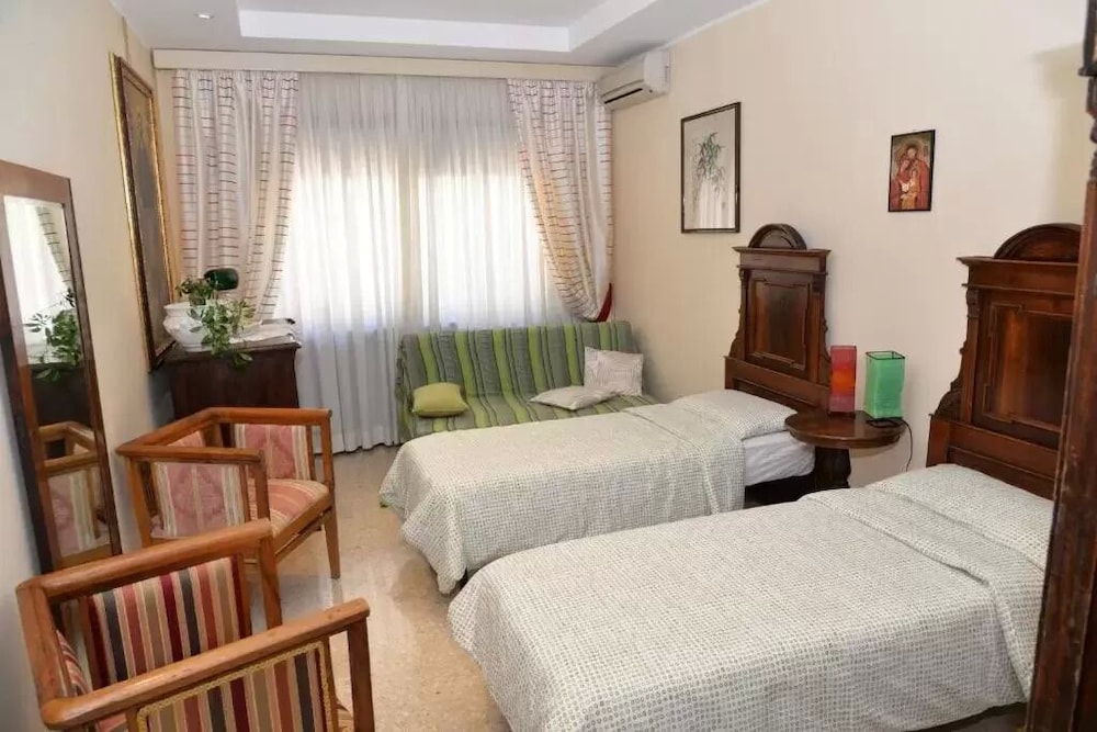 Friendly House Rome