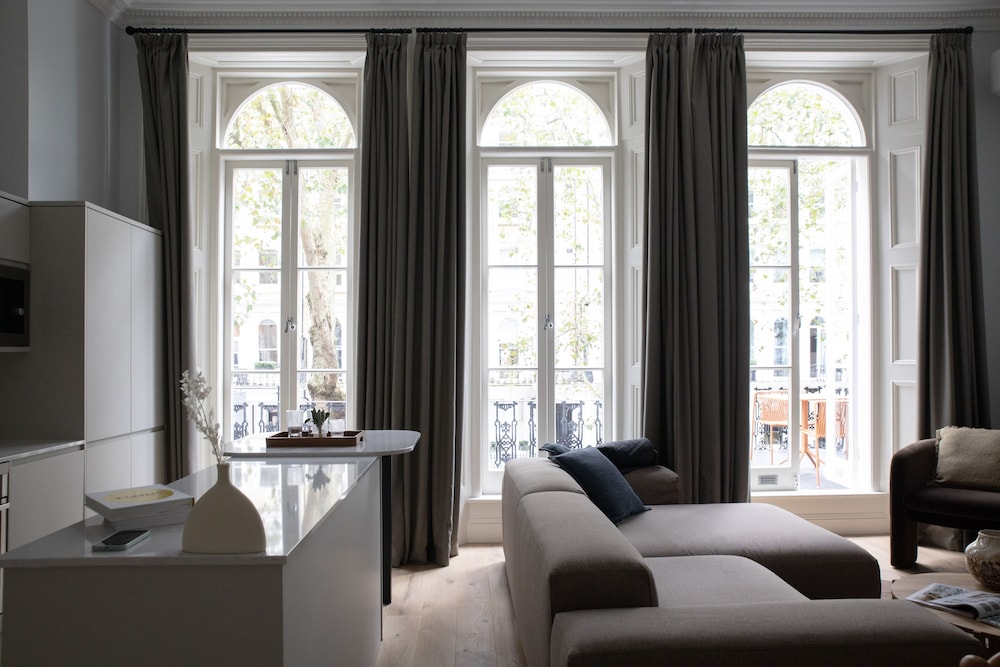 Gulaid House Knightsbridge by Bob W London