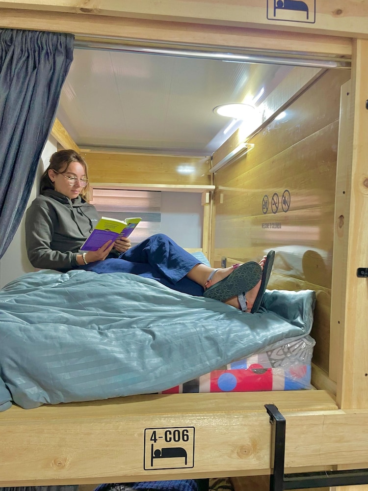 The HiPinto Social Experience