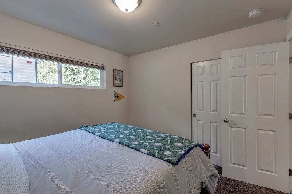 A Re-styled Single Story, 3-bedroom, 2-bath Ranch Style Cabin at Silver Lake