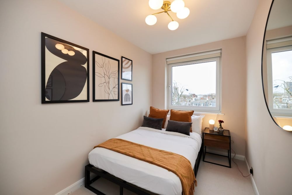 The Hyde Park Hideout - Beckoning 2bdr Flat
