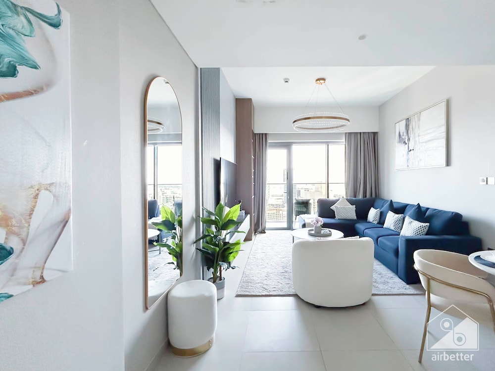 Luxurious Burj Royale One-bedroom & City Views
