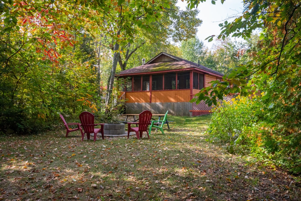Lakepoint Cottage Resort