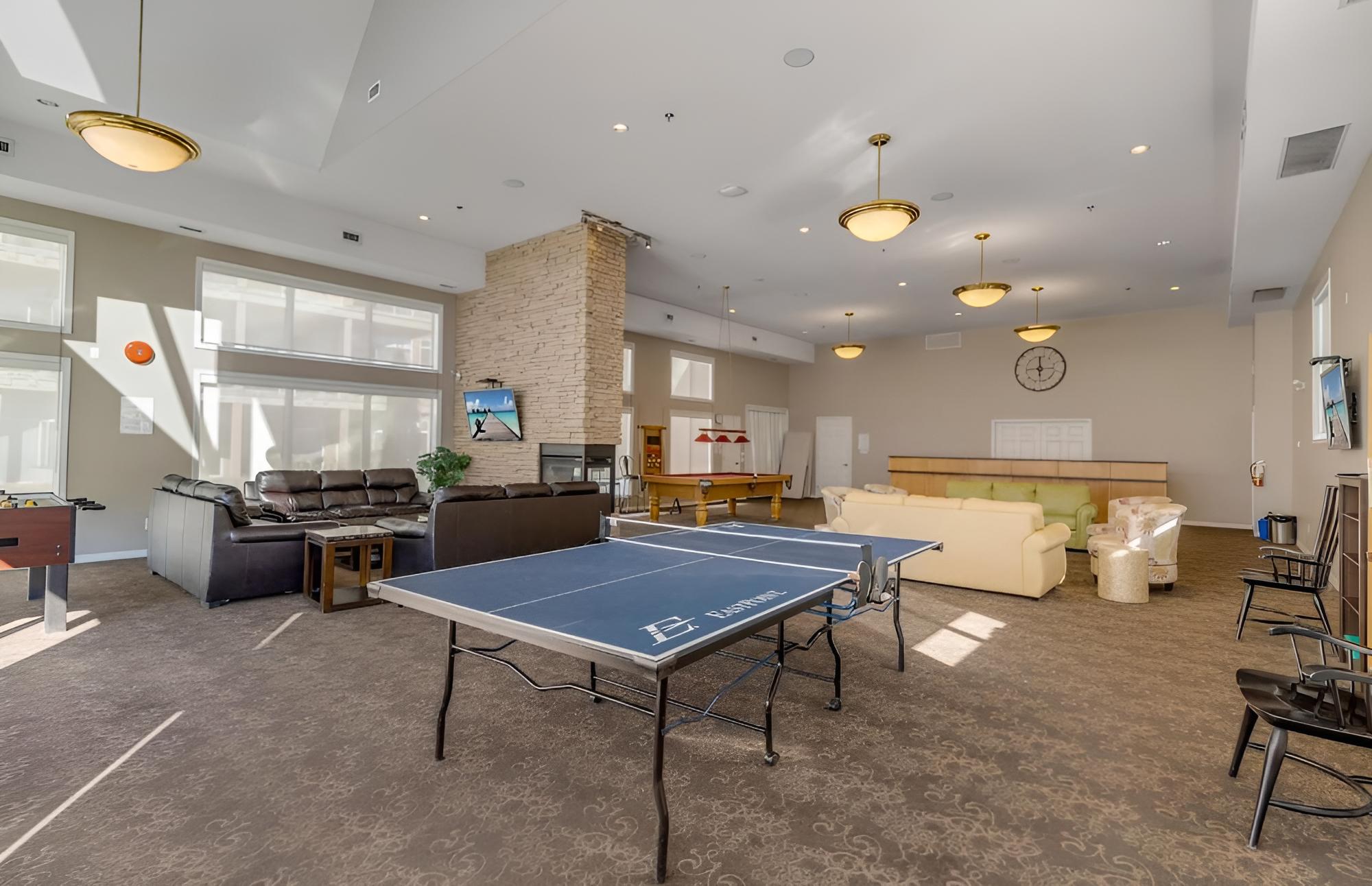 The Lake Life l Waterfront Downtown w Pool Gym