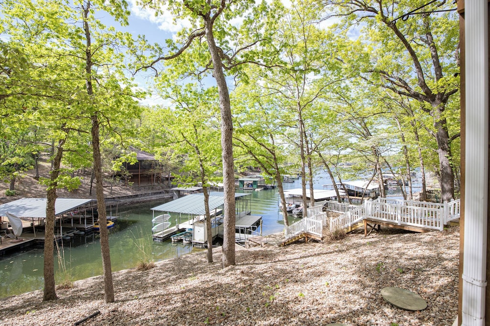 Stunning Views of the 7.5mm, Private Dock, Spacious Decks, Kayaks & More!