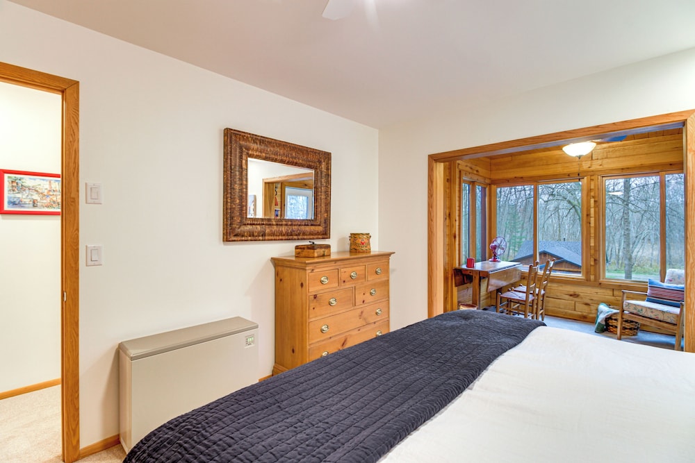 Short Drive to Itasca State Park - Waterfront Home