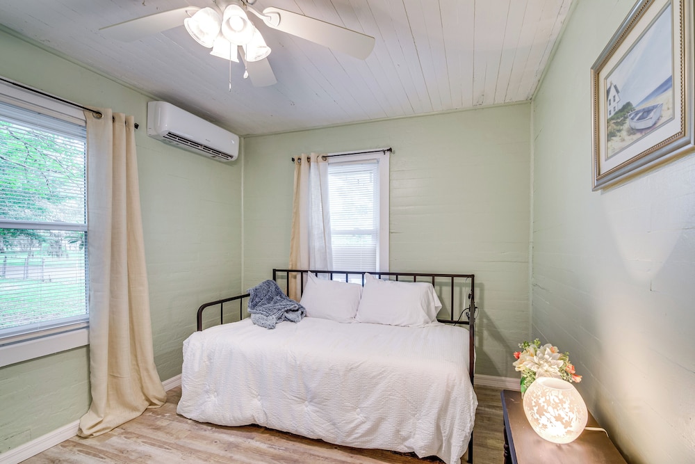 1 Mi to Ocala Dtwn Square: Home w/ Yard!