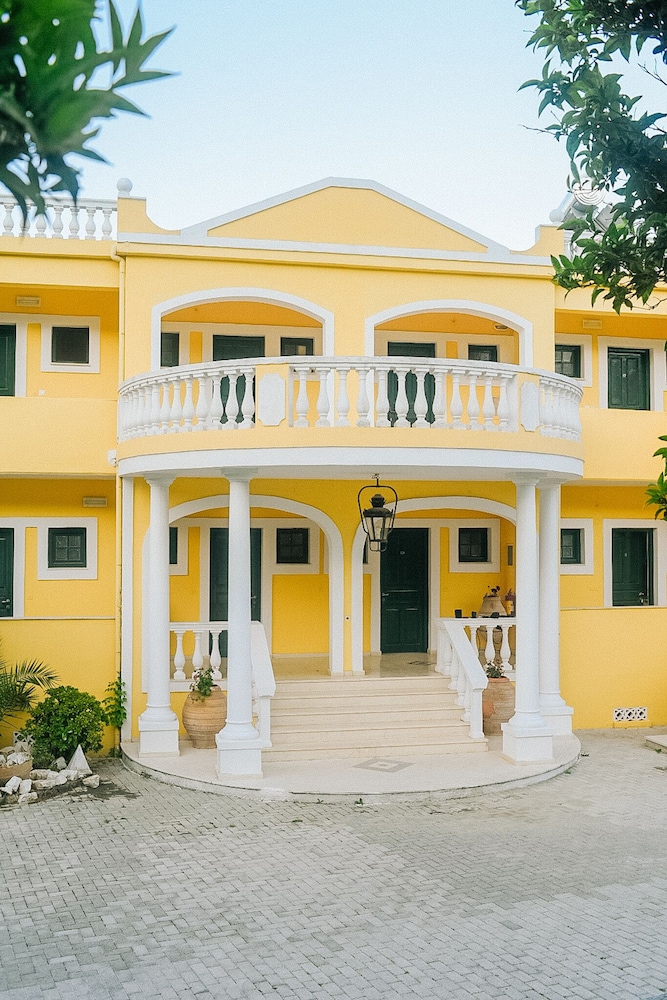 Avra Paradise Aparthotel