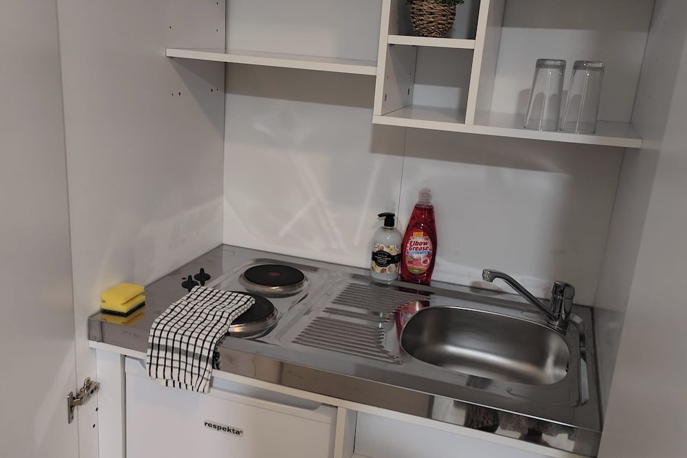 Leeds 3 Bed En-suites Apartment Retreat- Sleeps 9