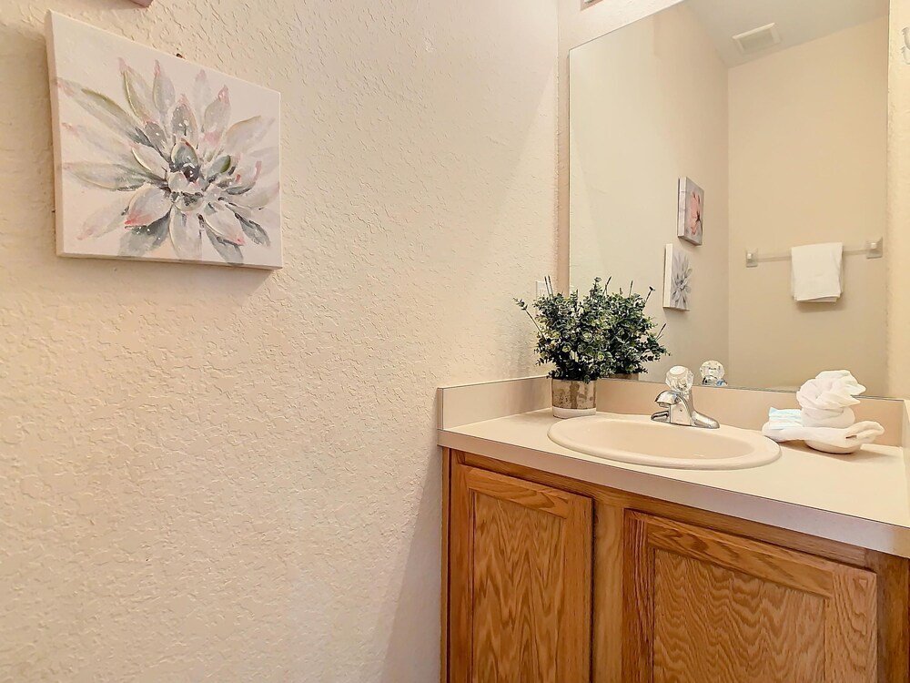 Family Getaway 4BR Townhome by Old Town