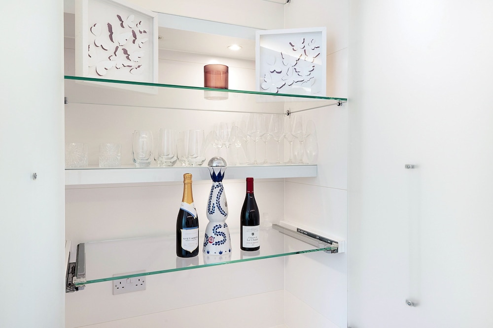 The White Peace Garden 3 bed Hampstead - by Out of Office Lifestyle