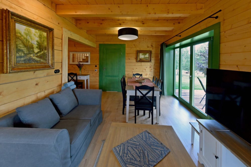 Comfortable Holiday Homes Right on the Lake