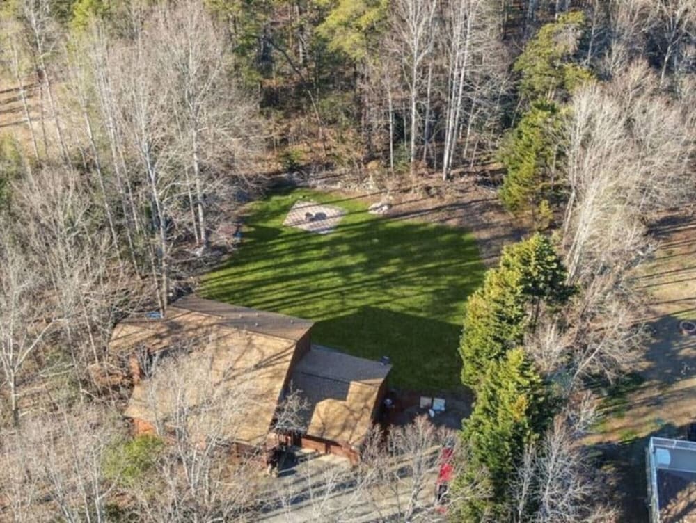 Cozy and Comfy with Lake Access