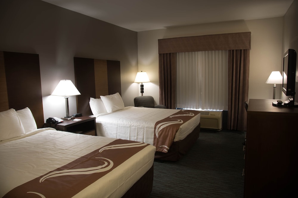 Crossroads Inn And Suites