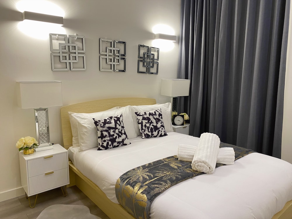 Newpointe Luxury Serviced Apartment at the Atrium view 4