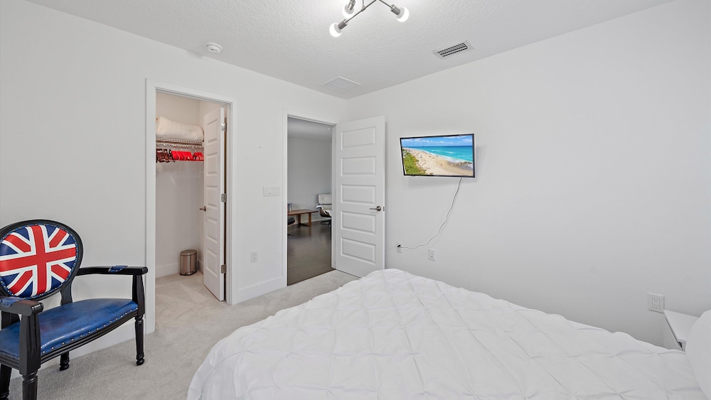 Urban Minimalist Escape 4 Bedroom Home