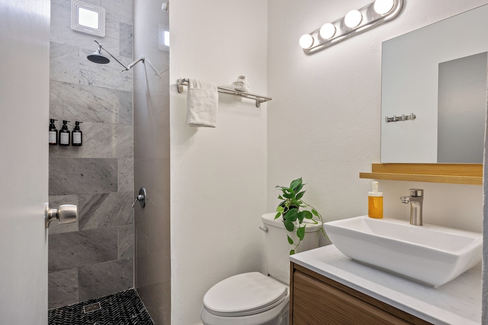 Ocean Park 2BD/2BA/Pool/Walk to beach Portocafe