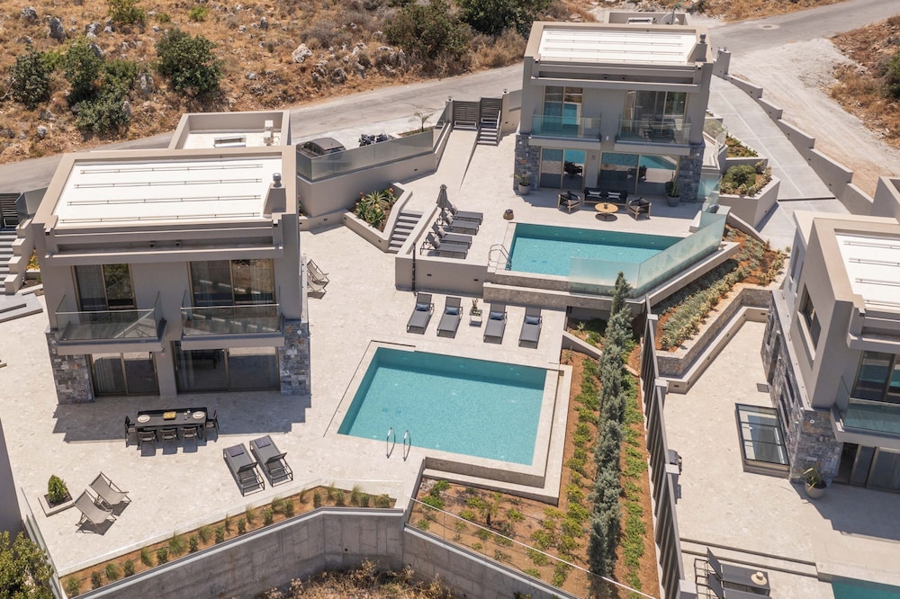 Skyfall Villas - With 12 Bedrooms