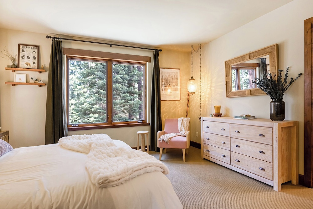 Star Haven Retreat 5 BDR Stunner!