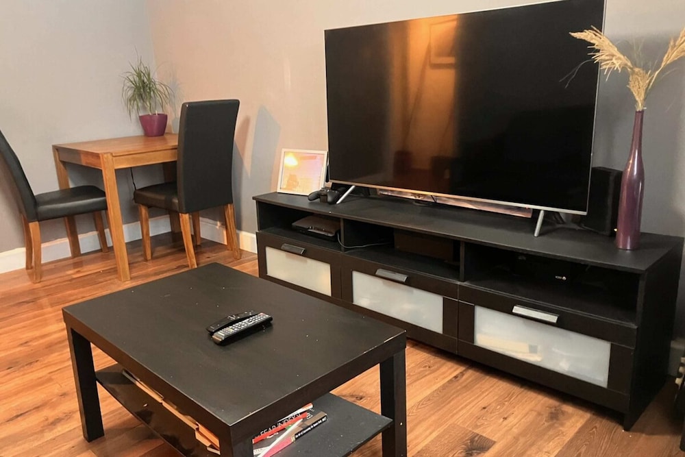 Spacious 1BD Flat - 4 Mins to Regent's Canal!