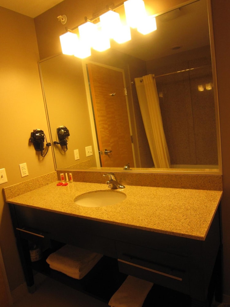 Red Carpet Inn And Suites Monmouth Jtc