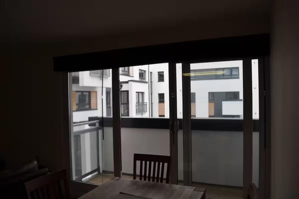 2-bed Seaside Apartment - Sleeps 5 & Free Parking