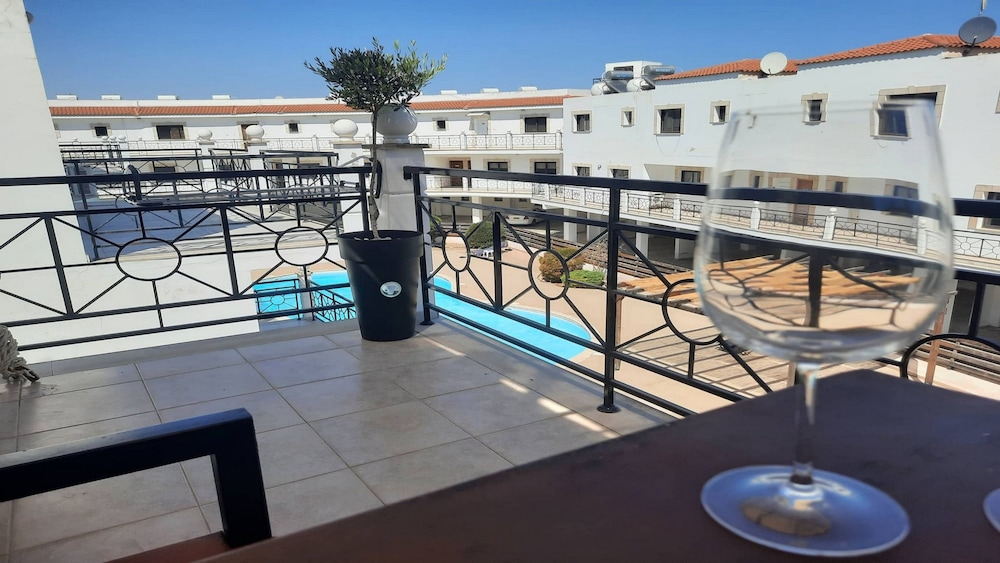 Paramount Gardens Resorts C201
