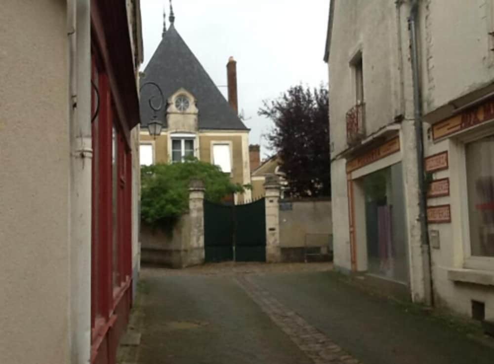 Photo 10
