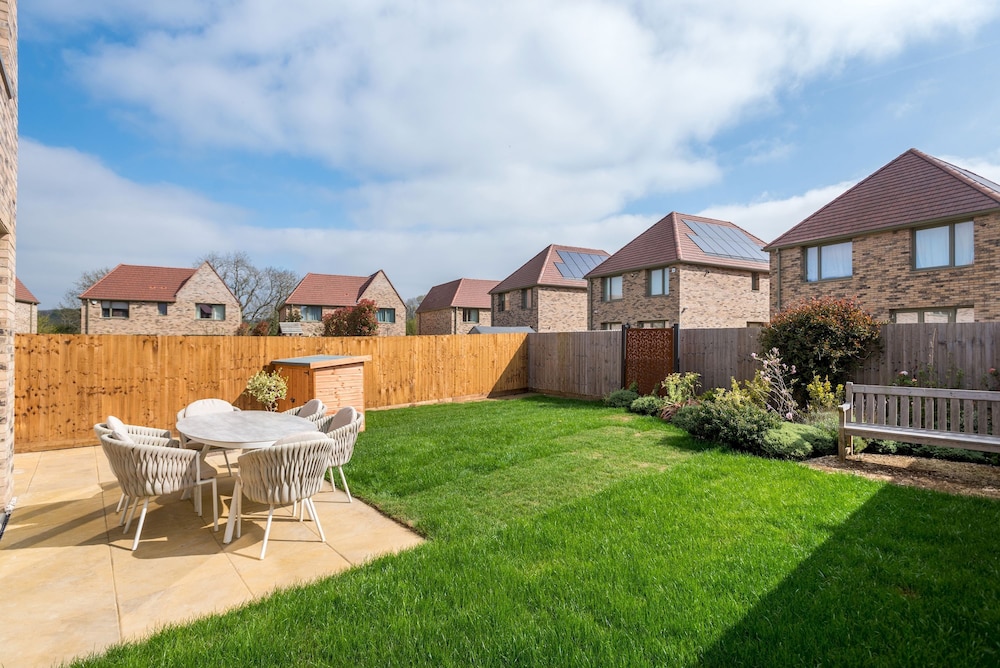 Stylish 4-br House - Free Parking Nice Garden