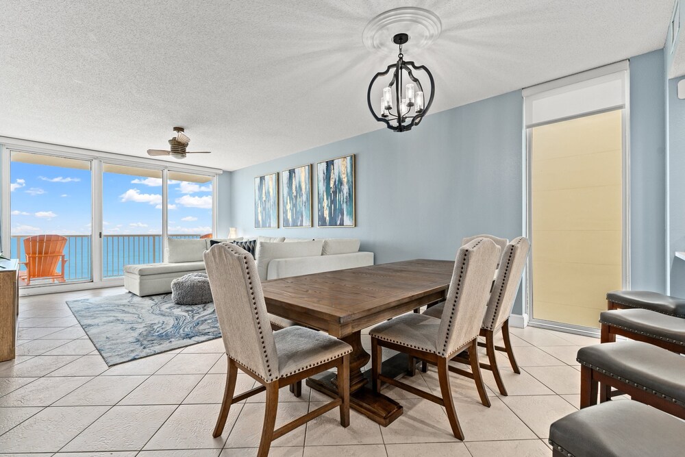 Shoreline Serenity by Avantstay Beachfront + Views!