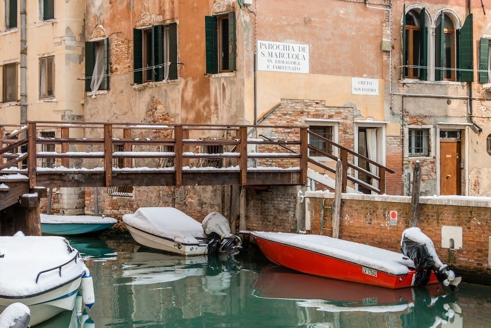Venice Canal View Boutique Apartment