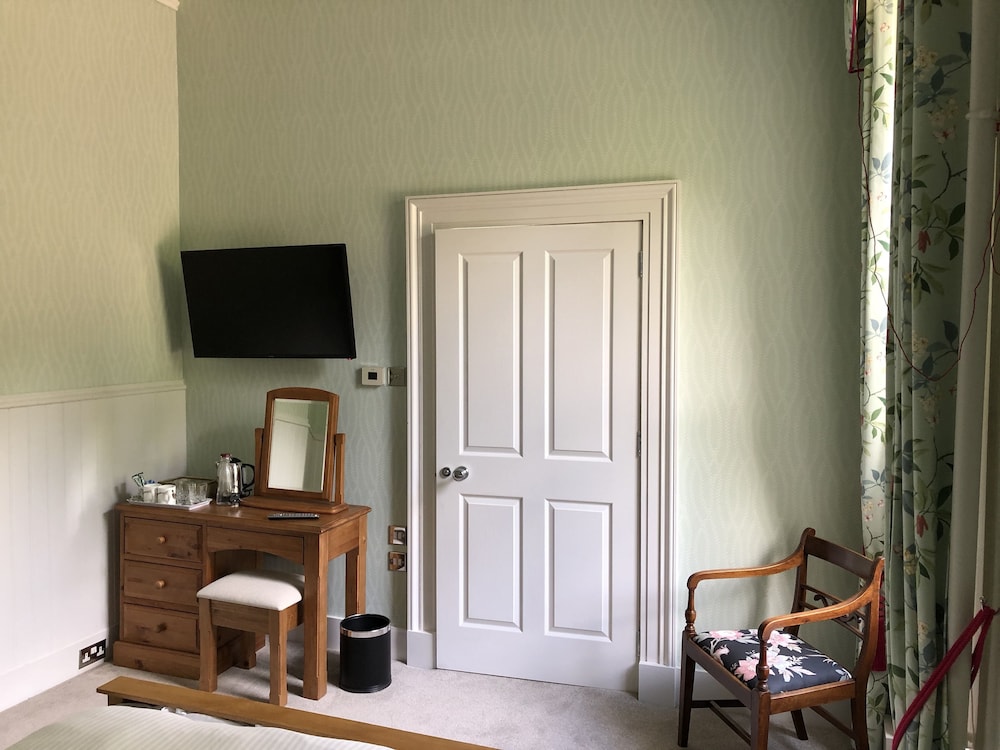 Netherdale House and Coach House