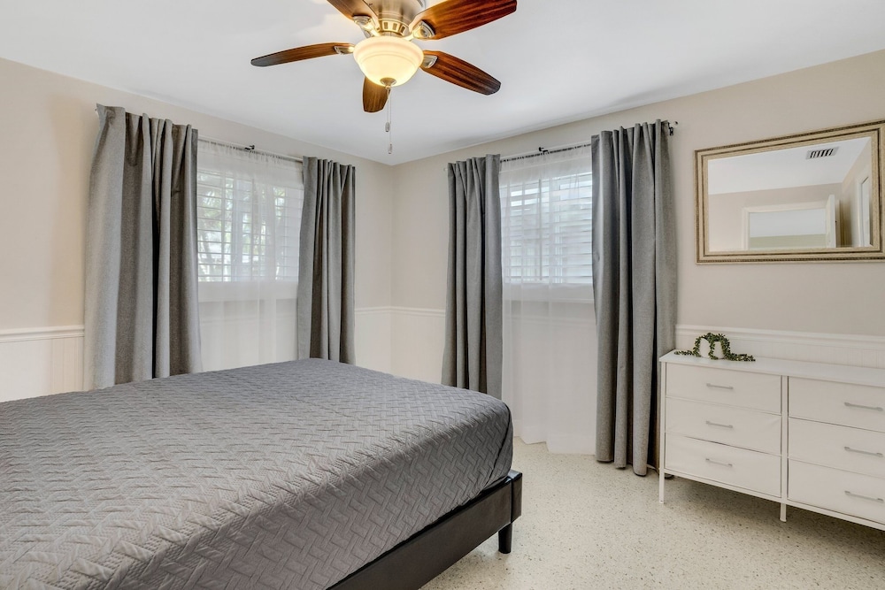 Key Lime Cove Beach House - Monthly Vacation Rental 2 Bedroom Home by RedAwning
