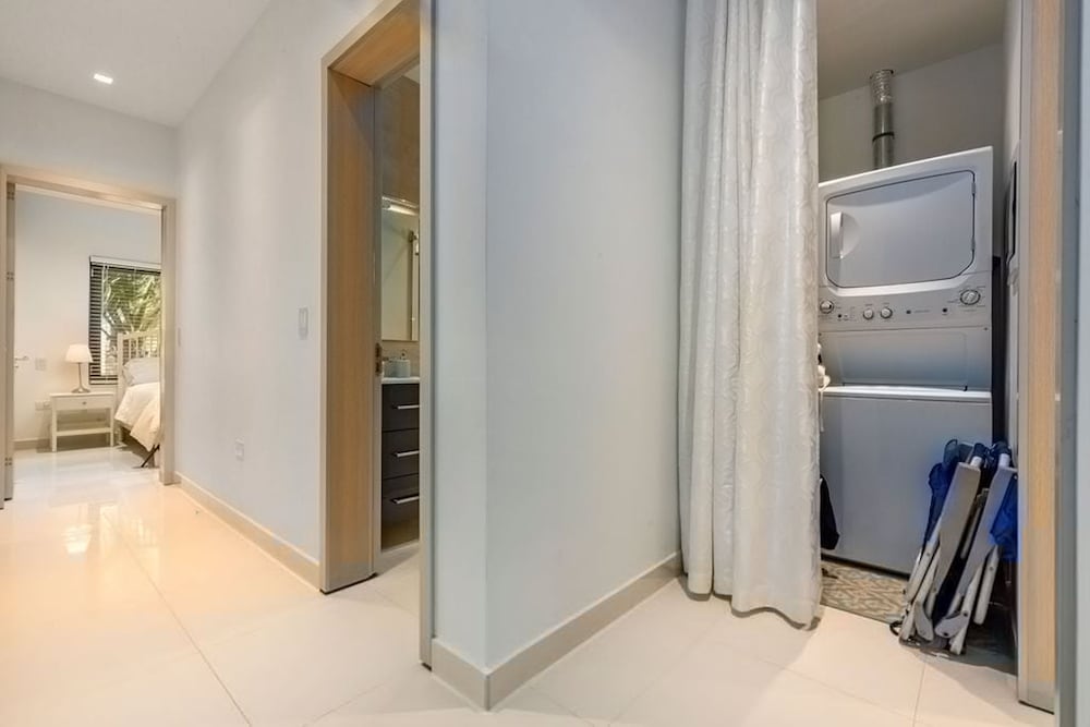 Waykiri Modern Condo 3 Bed 2 Bath Walk to Marriott
