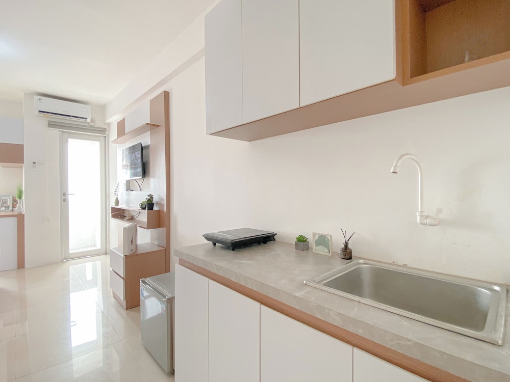 Simple And Cozy Studio At Urbantown Serpong Apartment