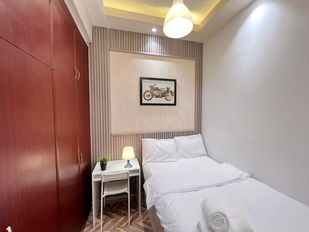 Contemporary Partition Room in Tecom