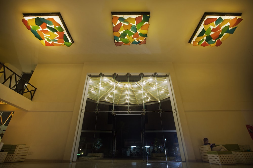 Avenra Beach Hotel