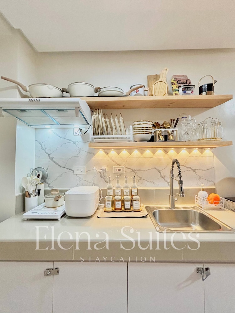 Aesthetic Cozy Stay With Ps4, Netflix & Coffee Nook - Elena Suites Staycation